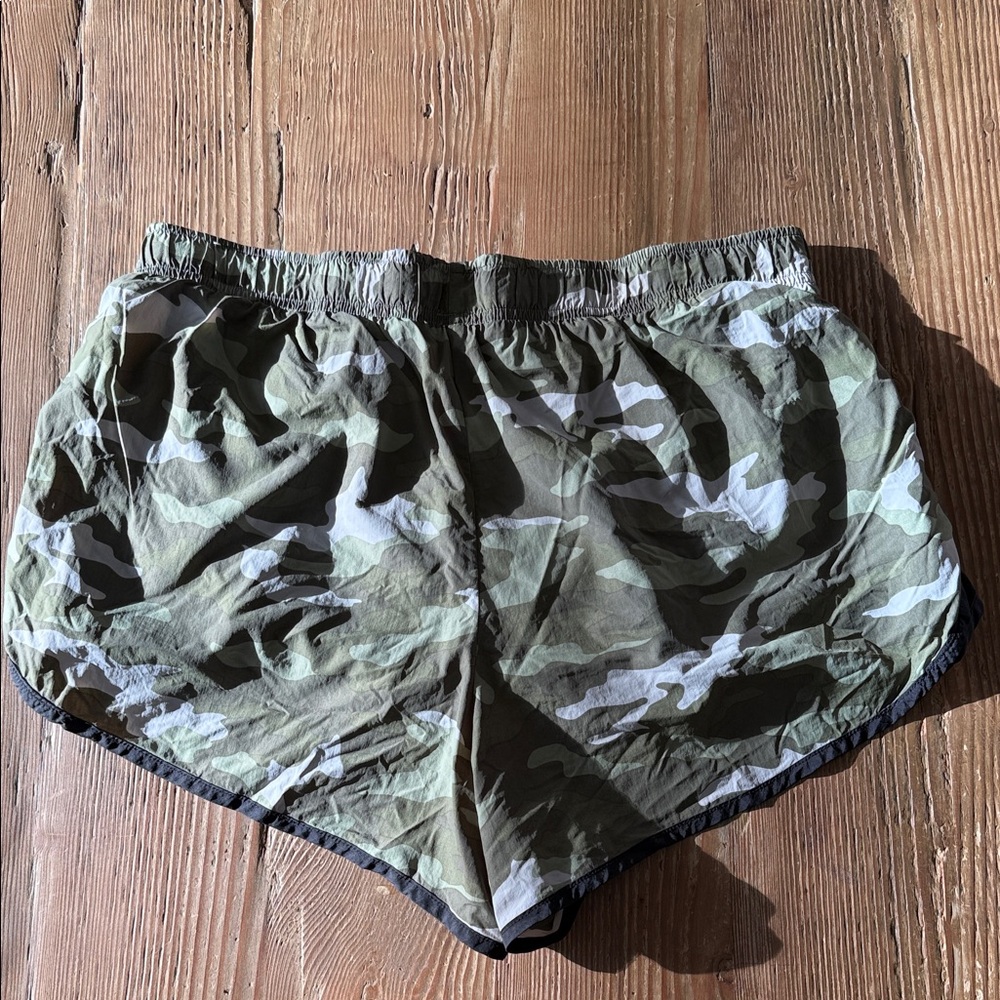 PINK Victoria's Secret Ultimate Camo Athletic Shorts - Picture 3 of 3